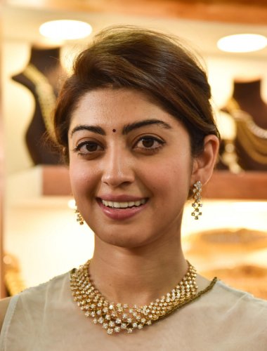 Actress Pranitha Photo Wallpapers