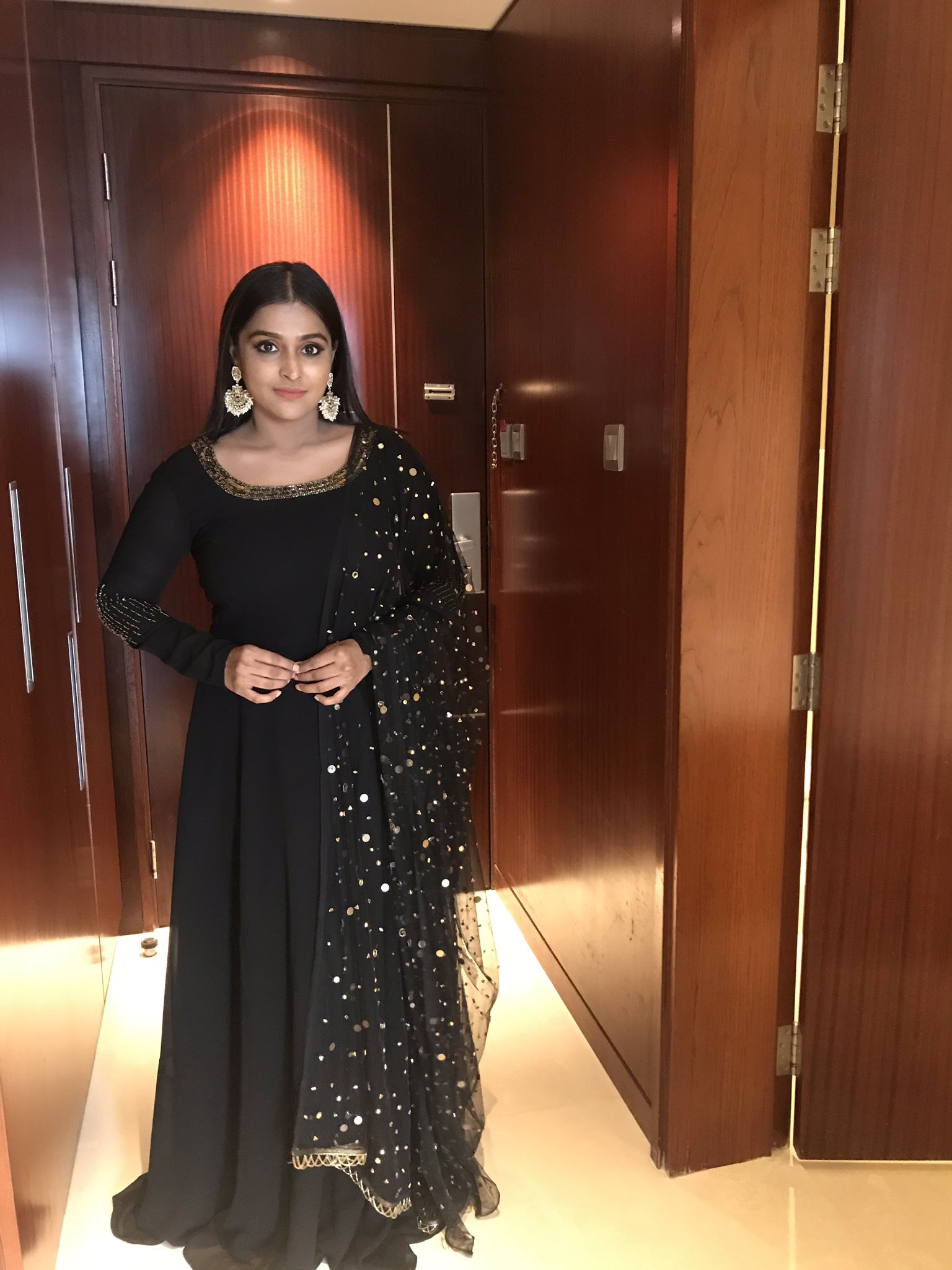 Actress Ramya Nambeesan latest images