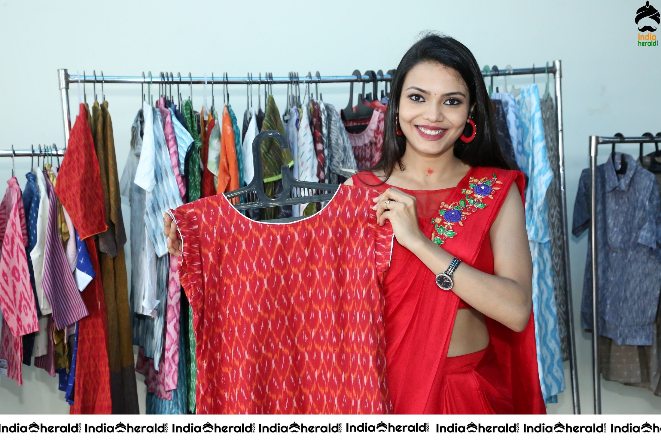 Actress Sahithi Jadi Inaugurates Pochampally IKAT Art Mela