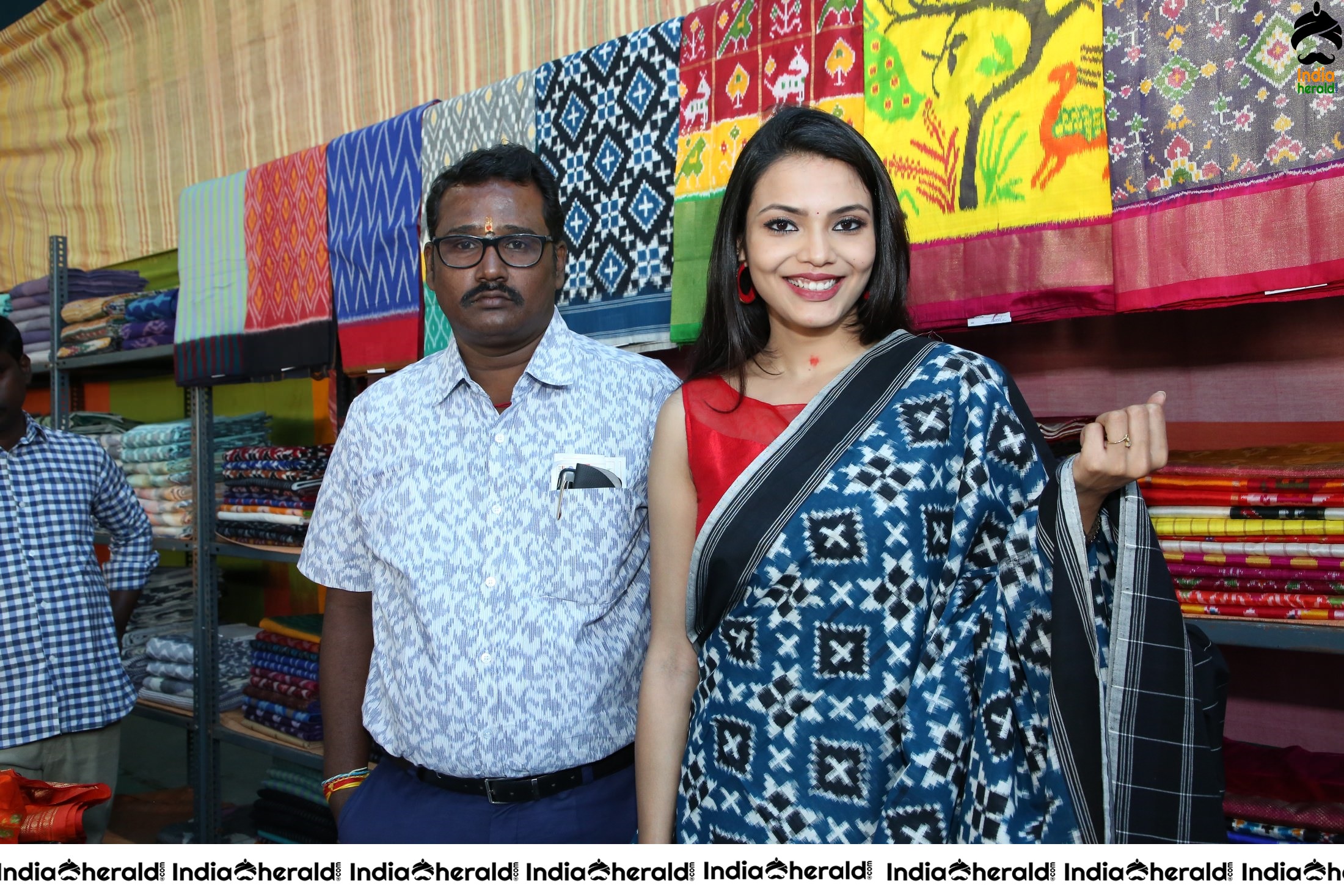 Actress Sahithi Jadi Inaugurates Pochampally IKAT Art Mela