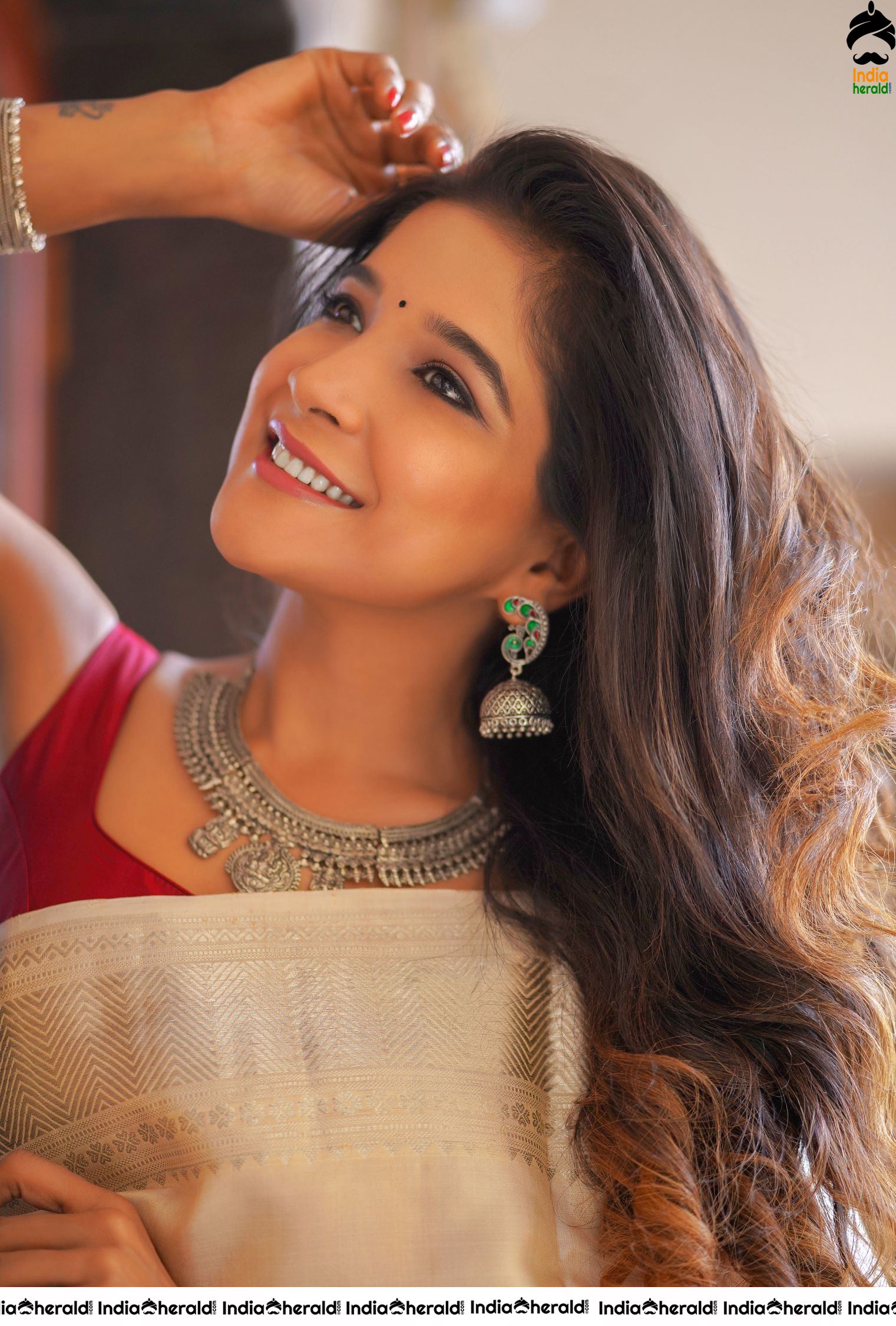 Actress Sakshi Agarwal Latest Saree Stills