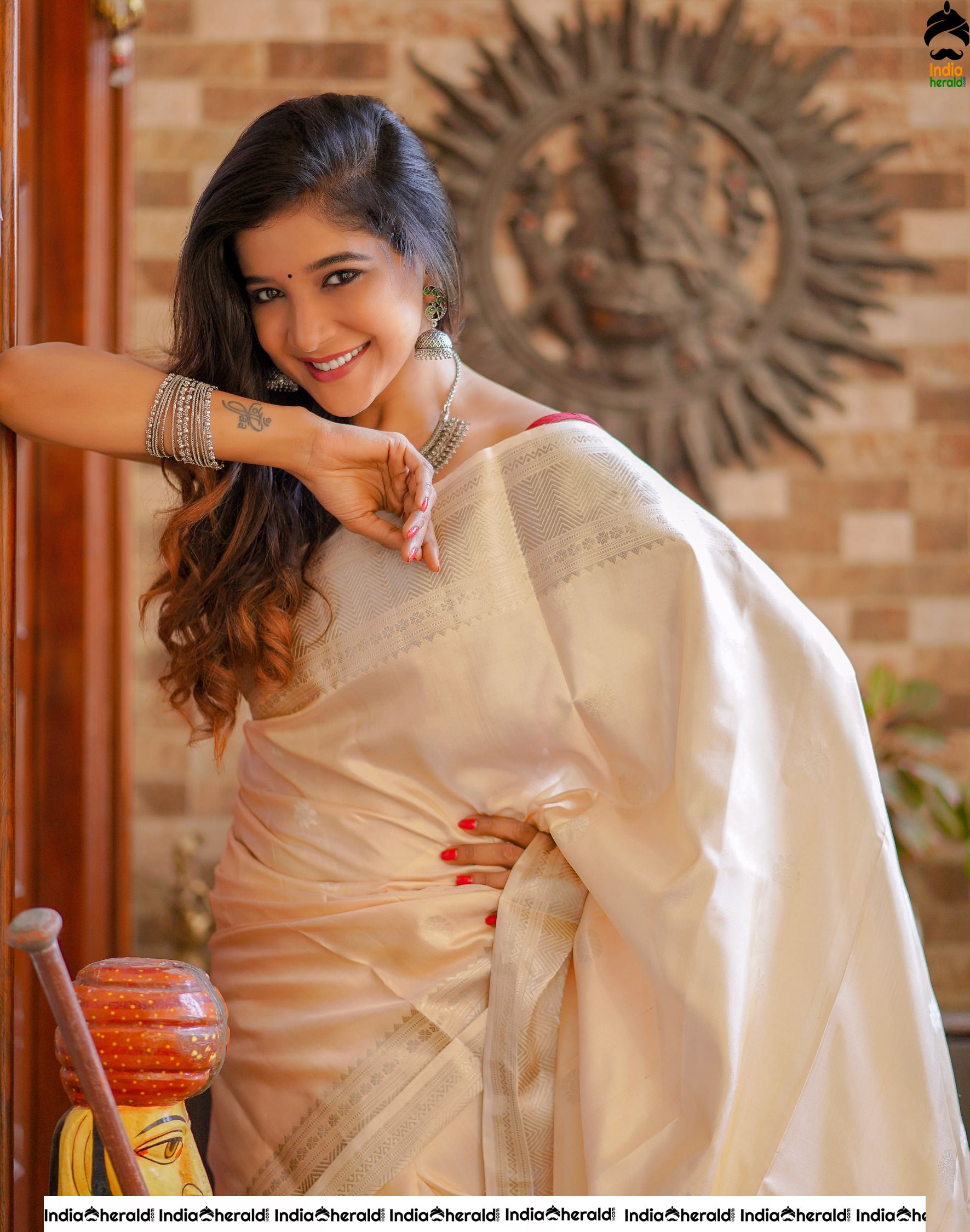Actress Sakshi Agarwal Latest Saree Stills