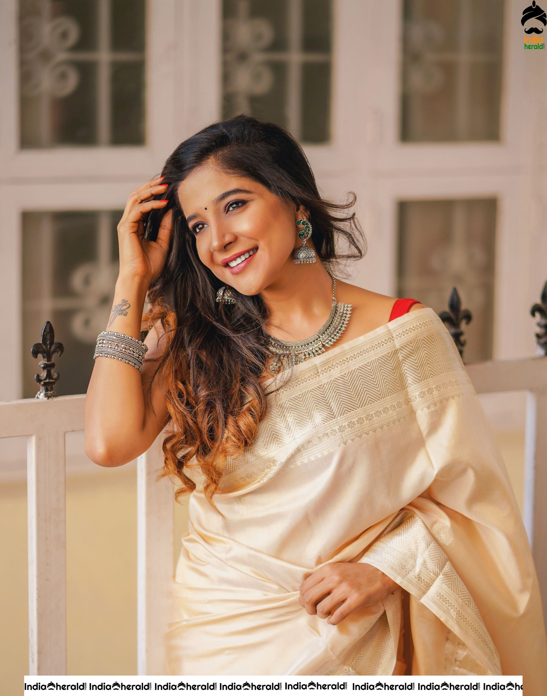Actress Sakshi Agarwal Latest Saree Stills