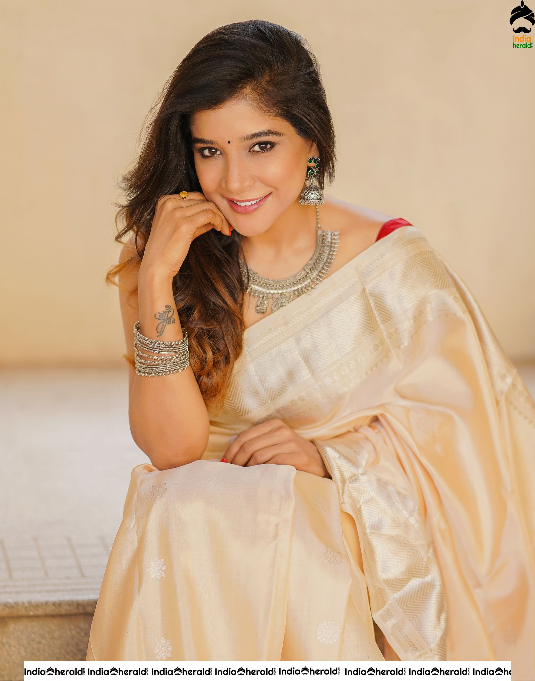 Actress Sakshi Agarwal Latest Saree Stills