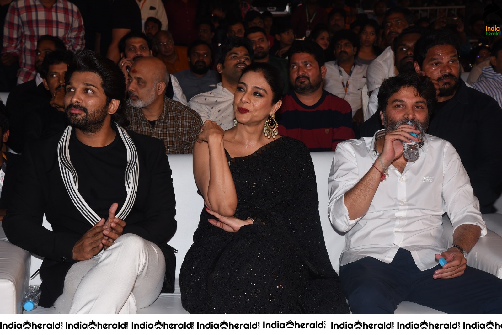 Actress Tabu Photos with Allu Arjun Set 1