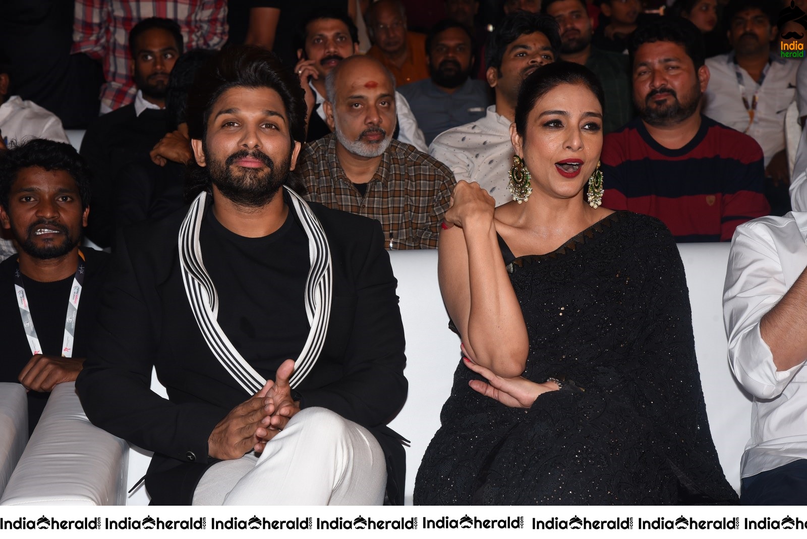 Actress Tabu Photos with Allu Arjun Set 1