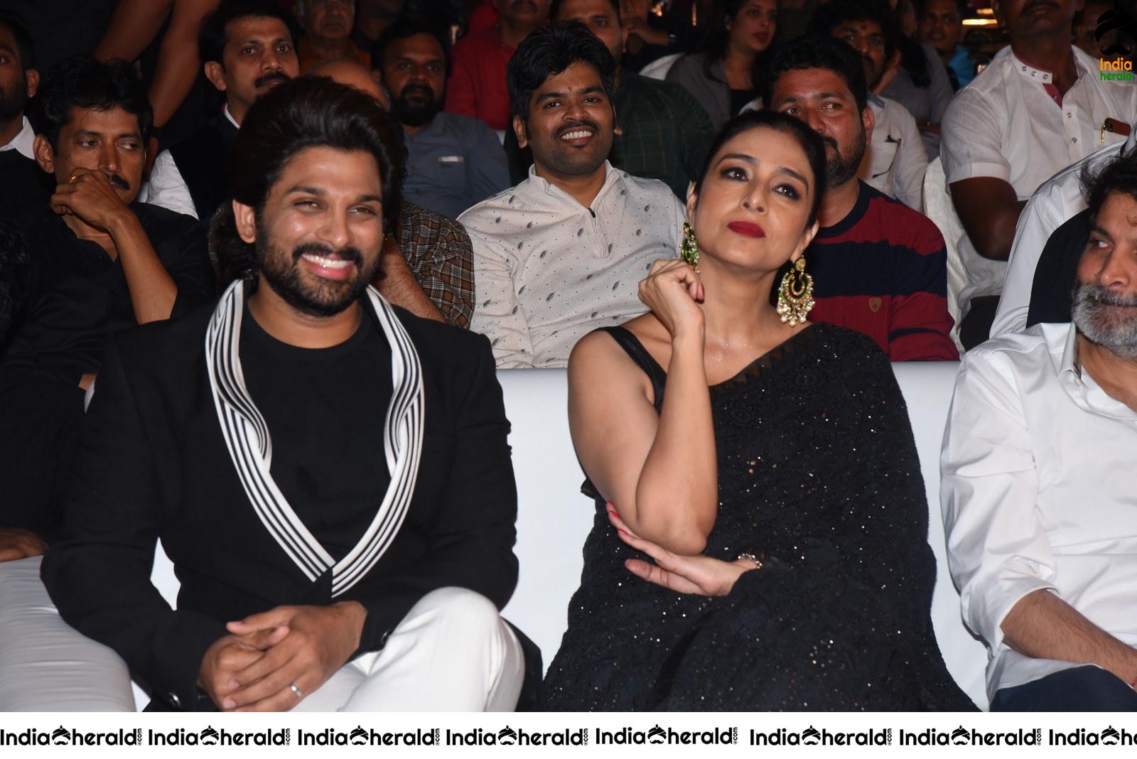 Actress Tabu Photos with Allu Arjun Set 2