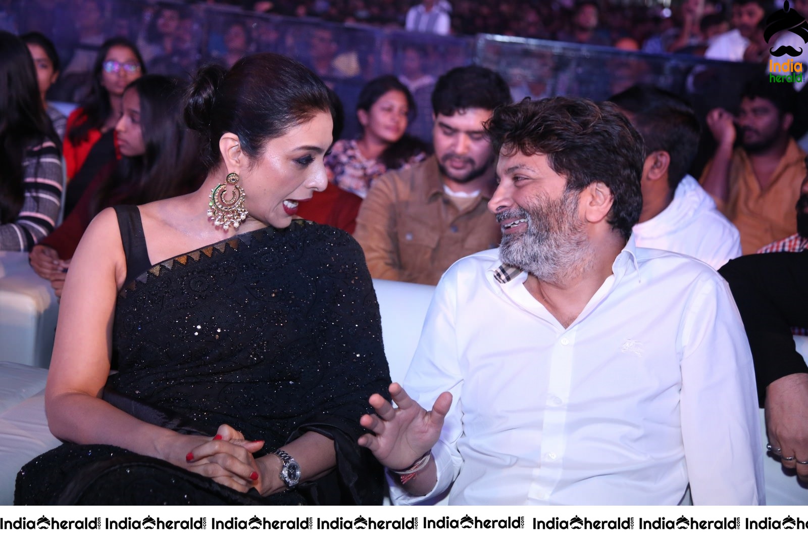 Actress Tabu welcomed by Trivikram Srinivas Set 2