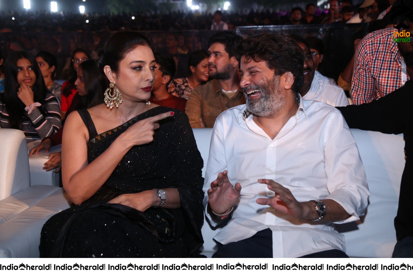 Actress Tabu welcomed by Trivikram Srinivas Set 2