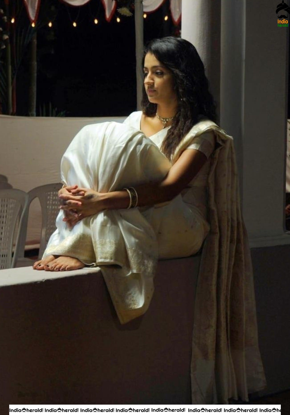 Actress Trisha Photos as Jessie fromVinnaithaandi Varuvaayaa Set 3