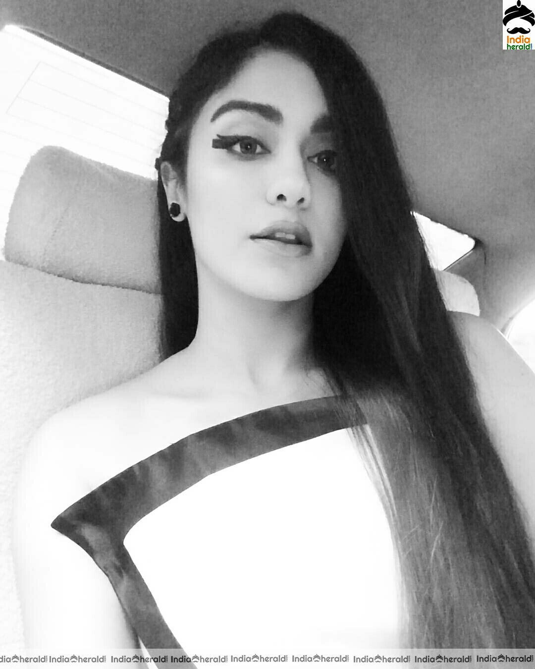 Adah Sharma Hot Sizzling Cleavage Show In White Attire
