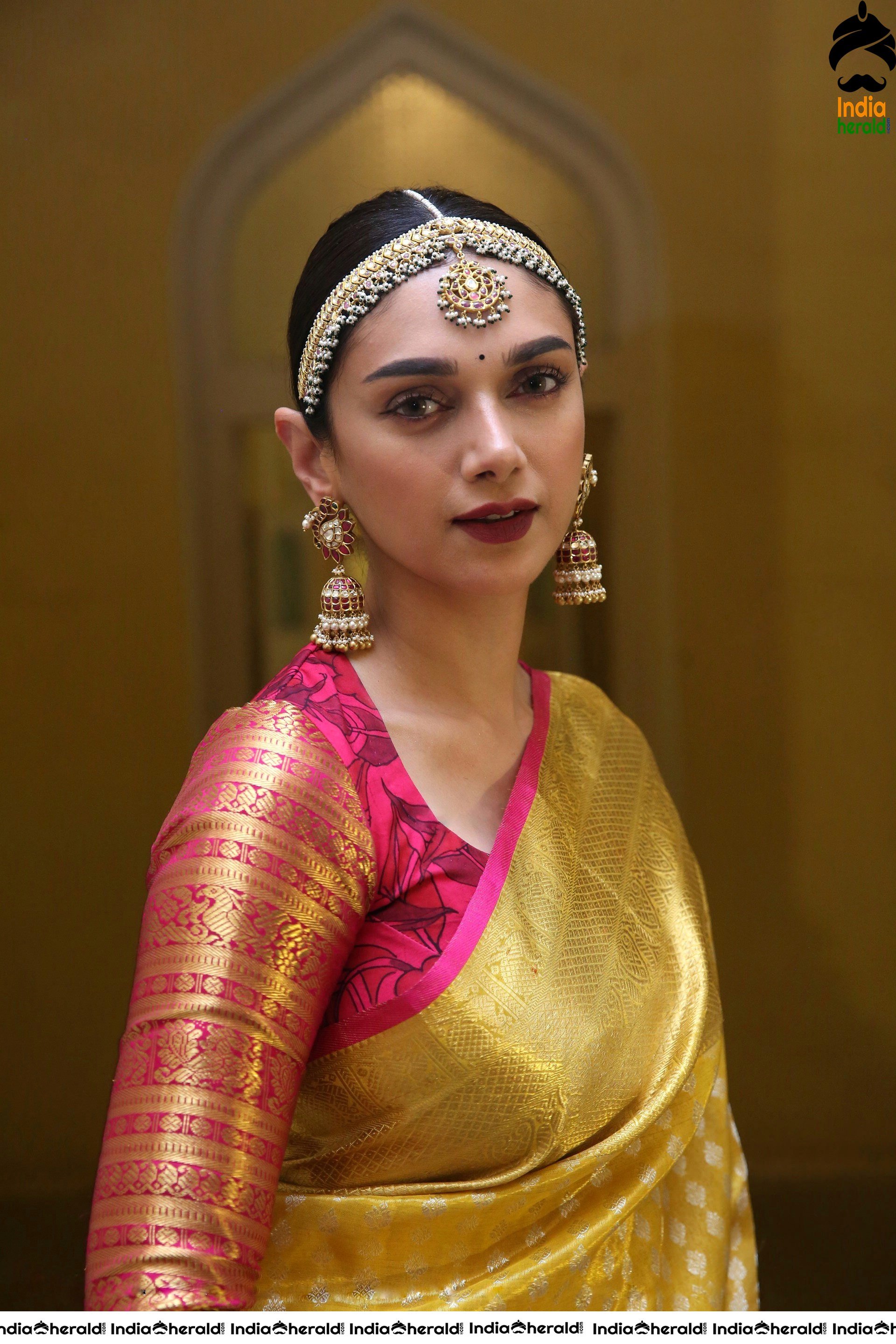 Aditi Rao is an Ethereal Beauty as she was dressed in Traditional Saree and Antique Jewellery
