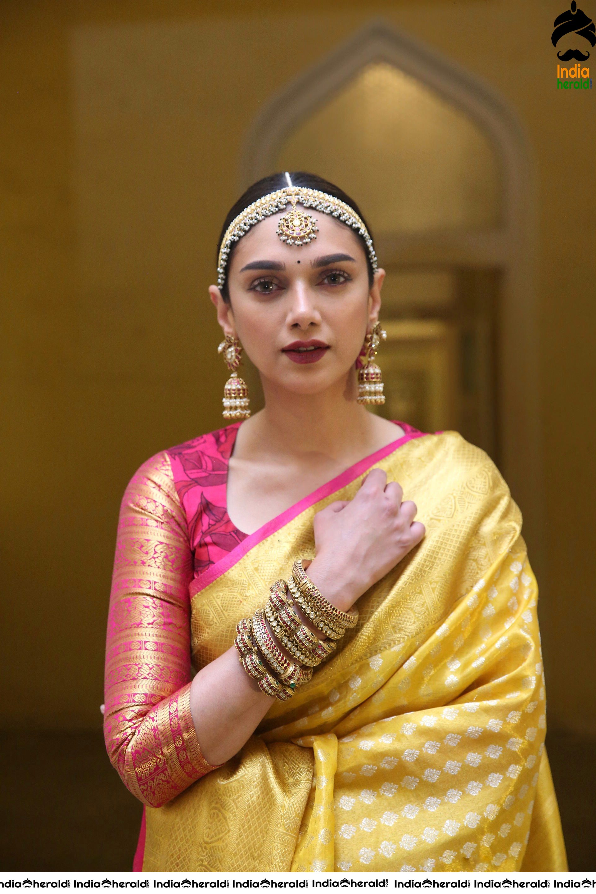 Aditi Rao is an Ethereal Beauty as she was dressed in Traditional Saree and Antique Jewellery