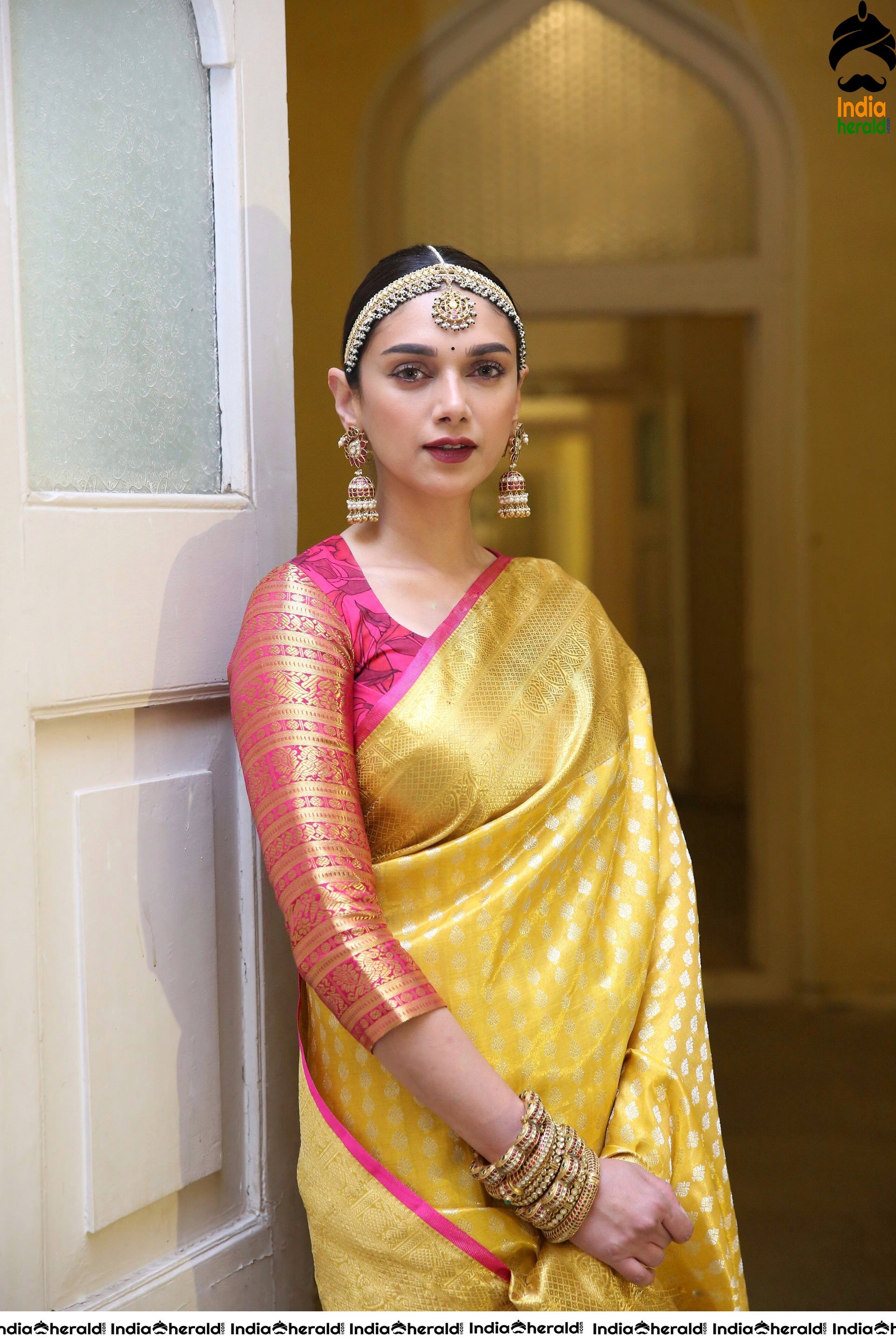 Aditi Rao is an Ethereal Beauty as she was dressed in Traditional Saree and Antique Jewellery
