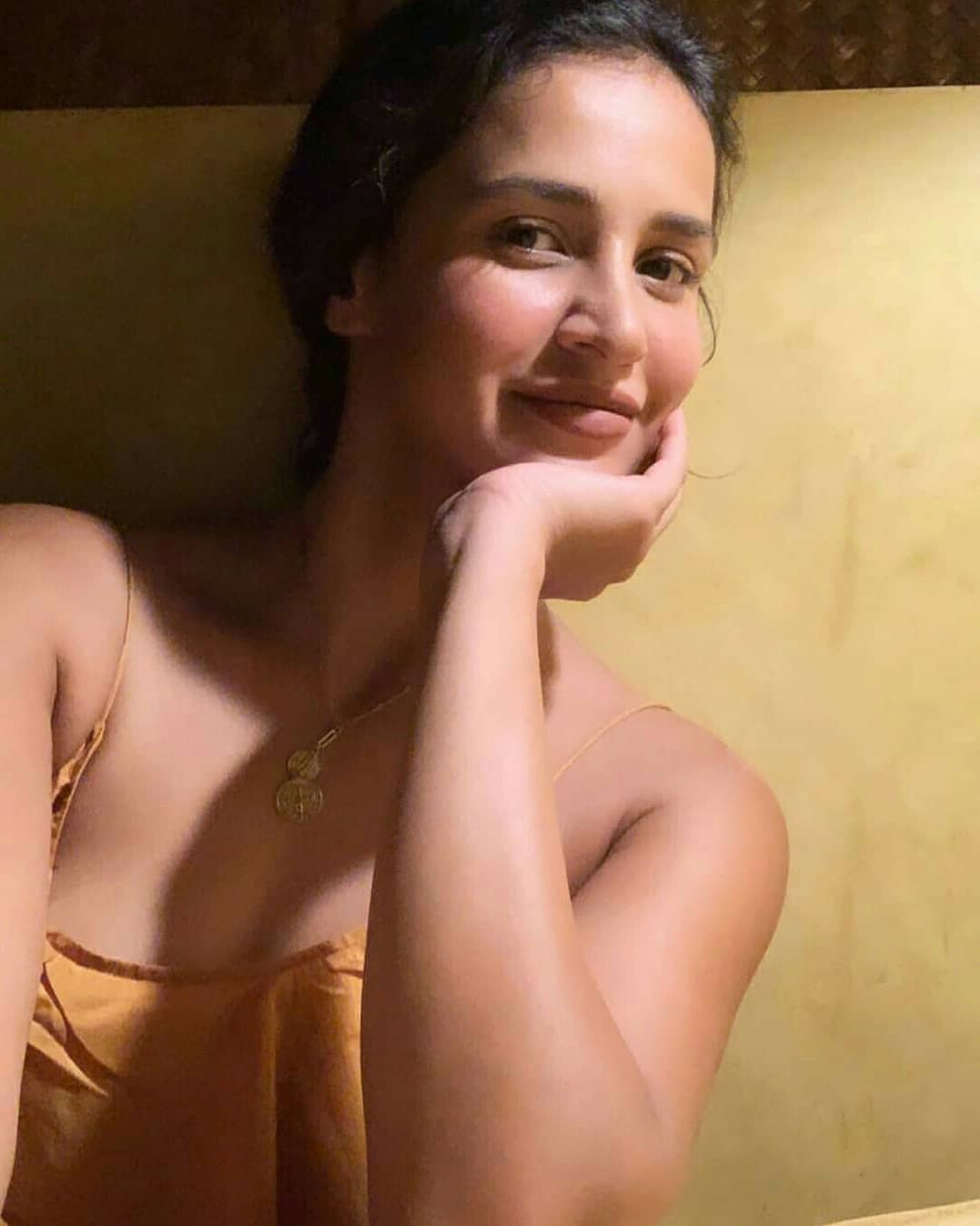 Aisha Sharma Hot Photo Collections
