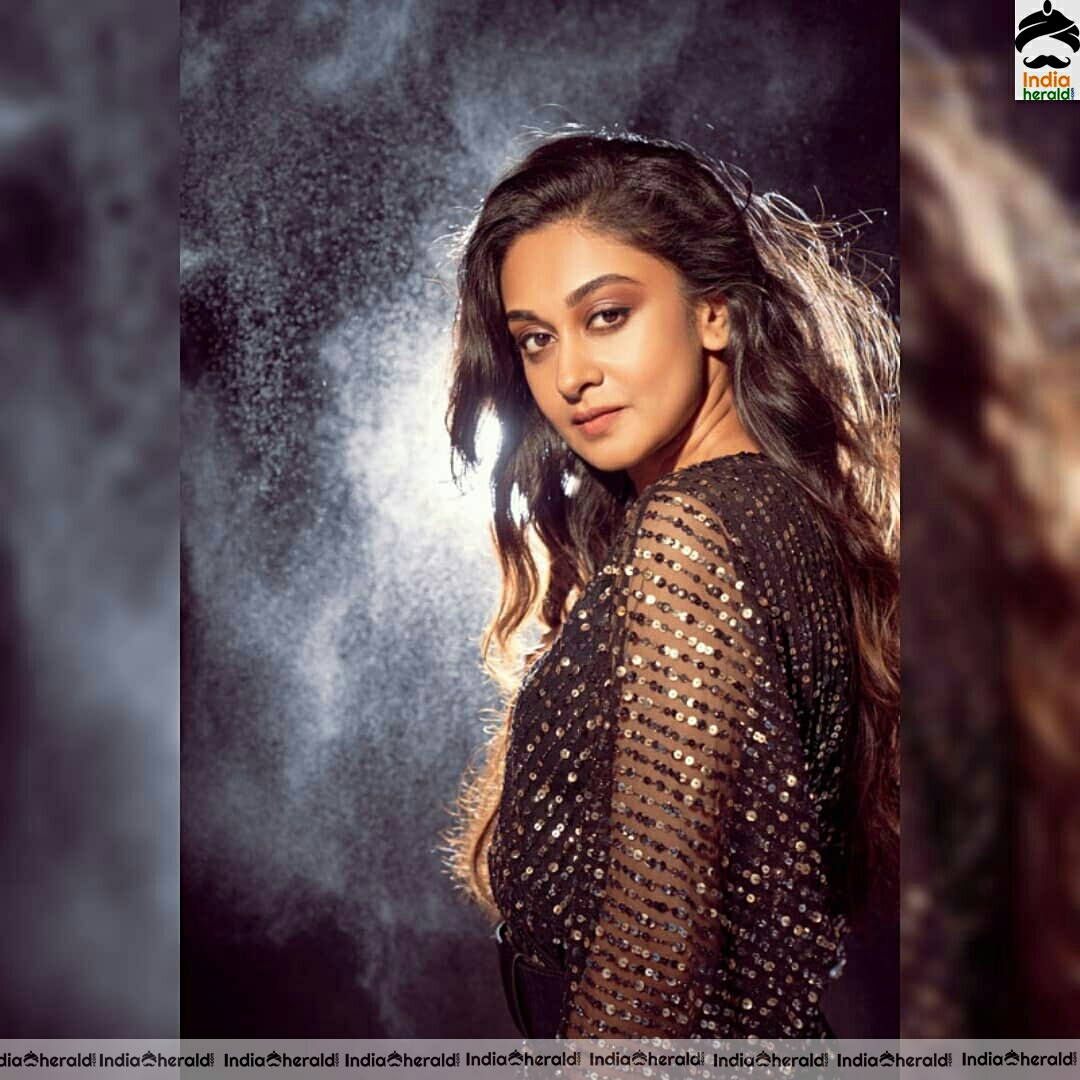 Aishwarya Arjun Silhouette Photoshoot