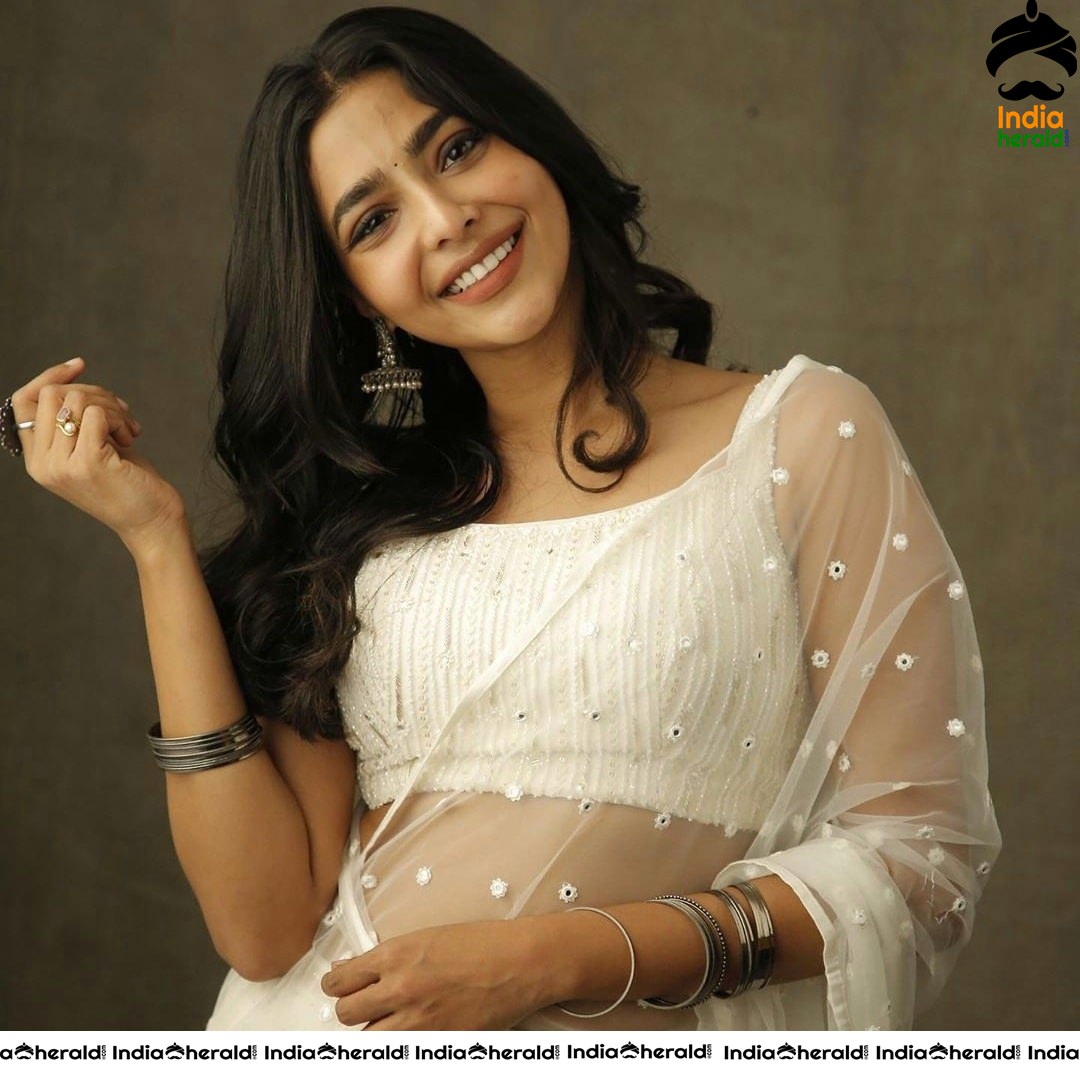 Aishwarya Lekshmi Hot and Exposes her Fleshy Belly during the Promotions of Action Set 1