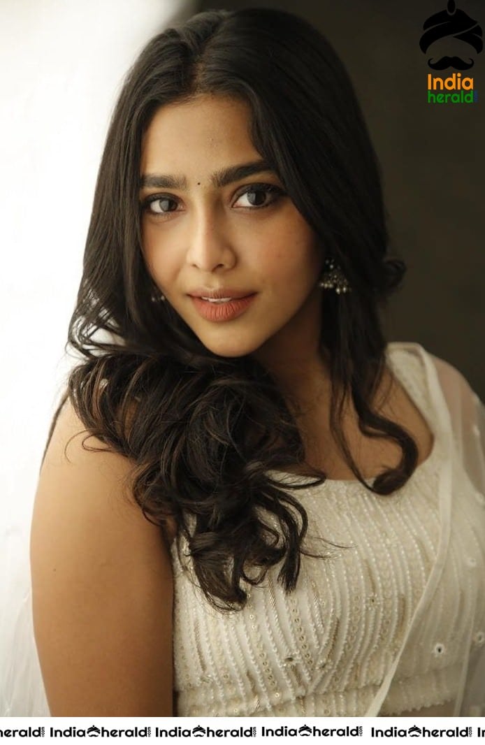 Aishwarya Lekshmi Hot and Exposes her Fleshy Belly during the Promotions of Action Set 1