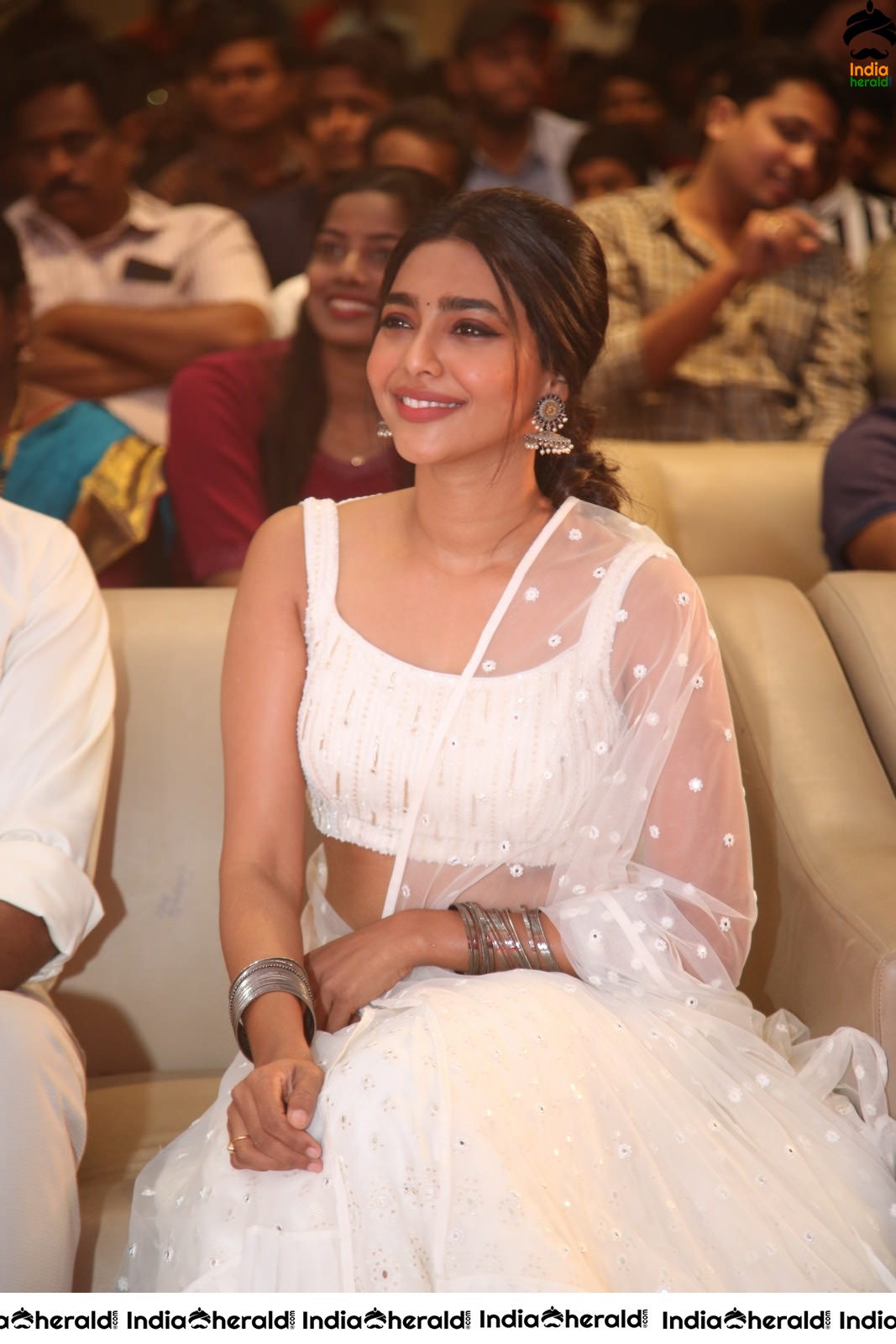 Aishwarya Lekshmi Shows her Teasing Hot Waistline On the Stage at Action Event Set 1