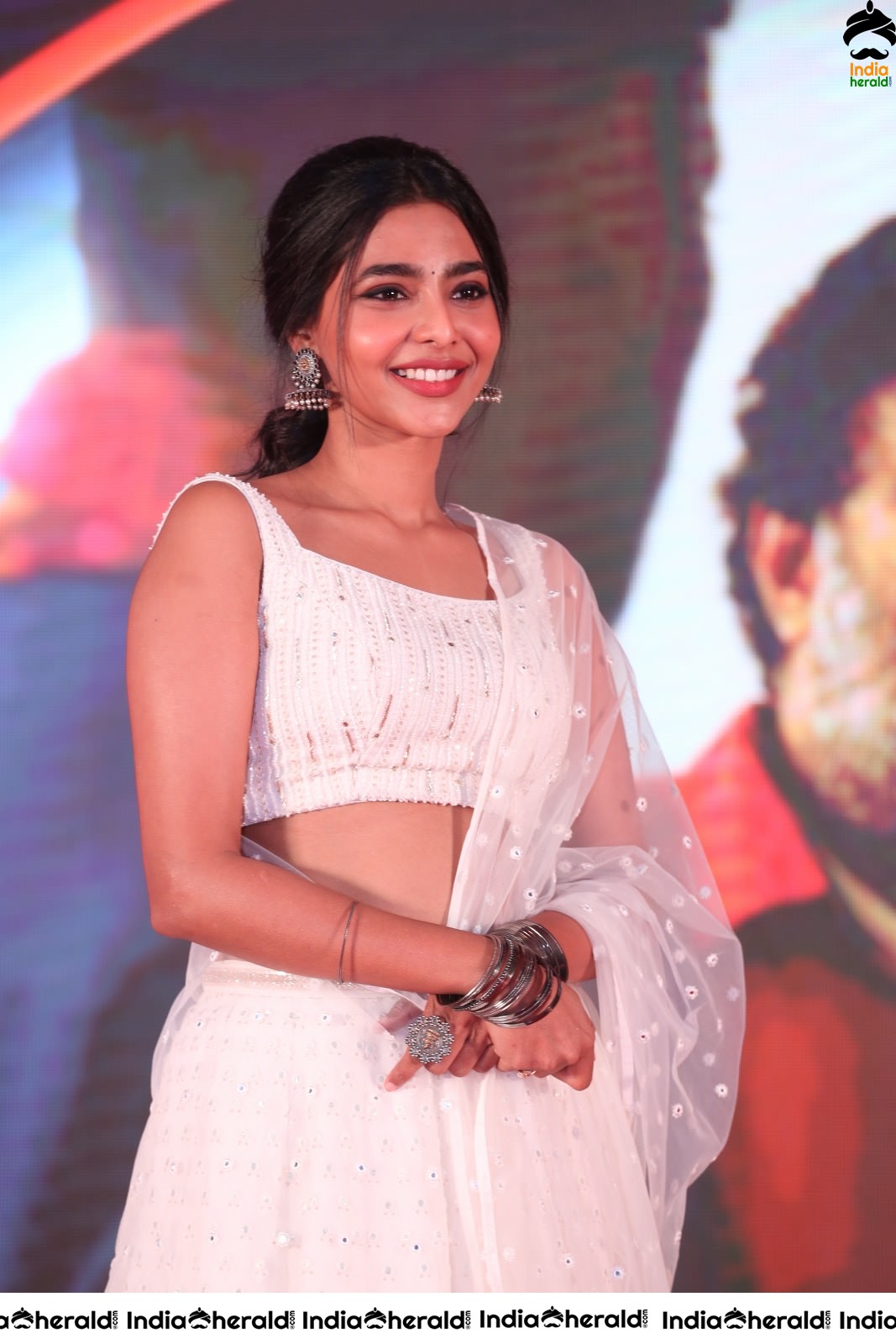 Aishwarya Lekshmi Shows her Teasing Hot Waistline On the Stage at Action Event Set 2