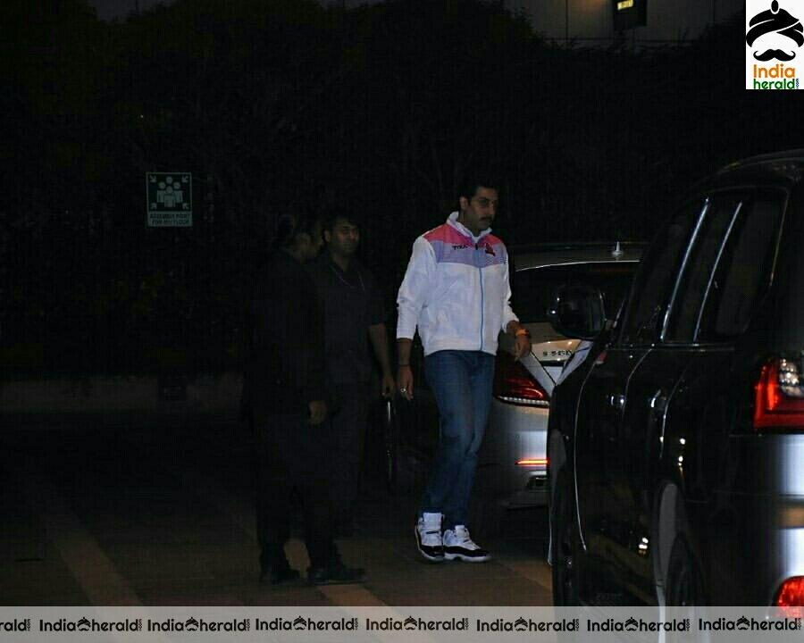 Aishwarya Rai And Abhishek Bachchan Spotted Outside At Bandra