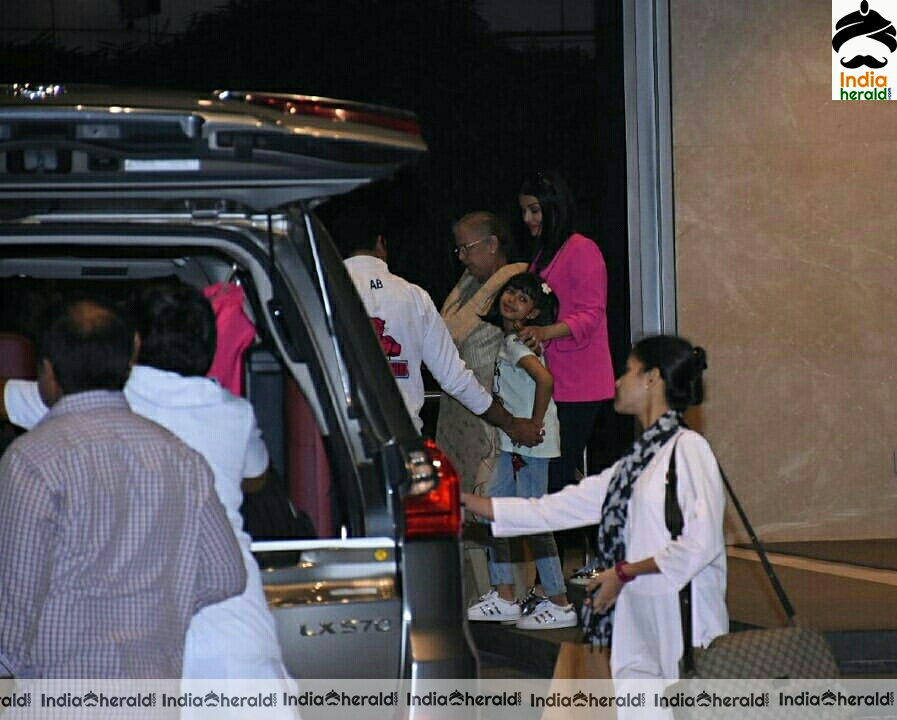 Aishwarya Rai And Abhishek Bachchan Spotted Outside At Bandra