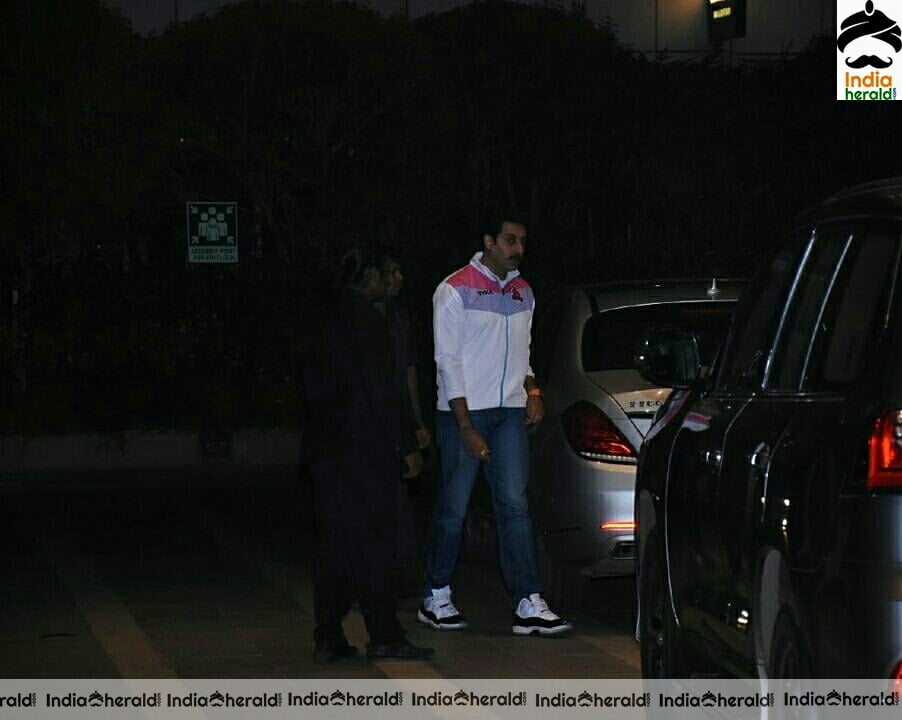 Aishwarya Rai And Abhishek Bachchan Spotted Outside At Bandra