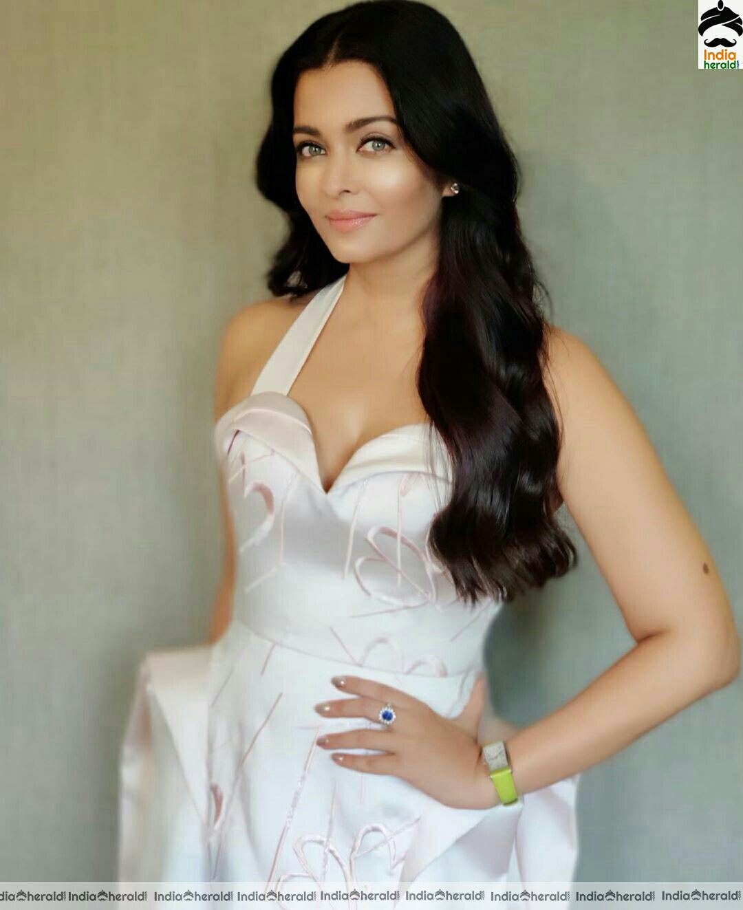 Aishwarya Rai Bachchan looking elegant in long frock
