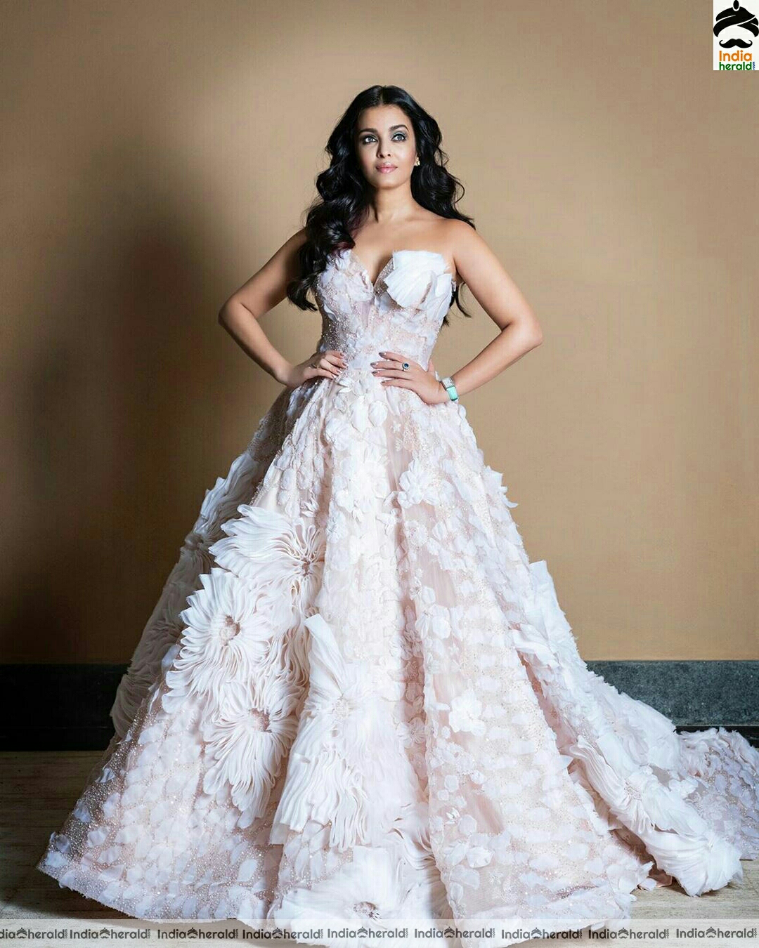 Aishwarya Rai Bachchan looking elegant in long frock