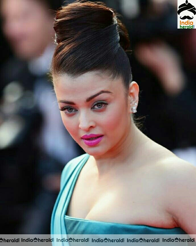 Aishwarya Rai Cute Blue Dress Stills