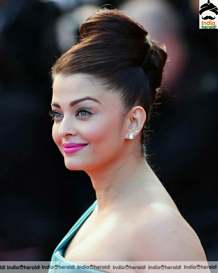 Aishwarya Rai Cute Blue Dress Stills