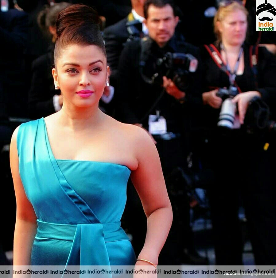 Aishwarya Rai Cute Blue Dress Stills