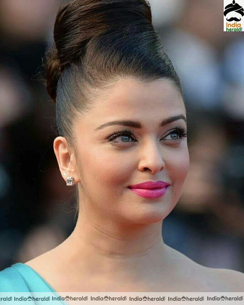 Aishwarya Rai Cute Blue Dress Stills