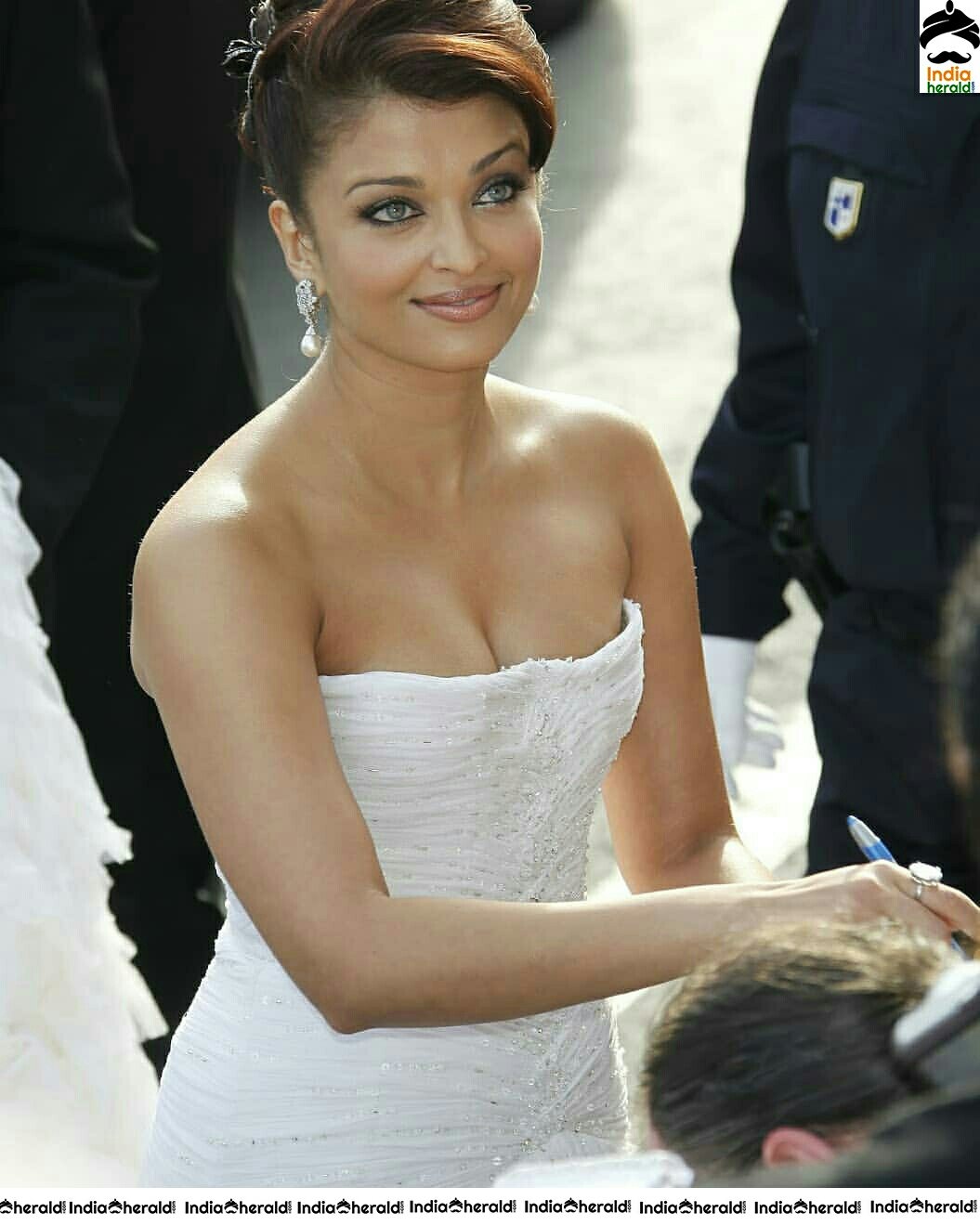 Aishwarya Rai Show Casing Massive Cleavage In White Dress