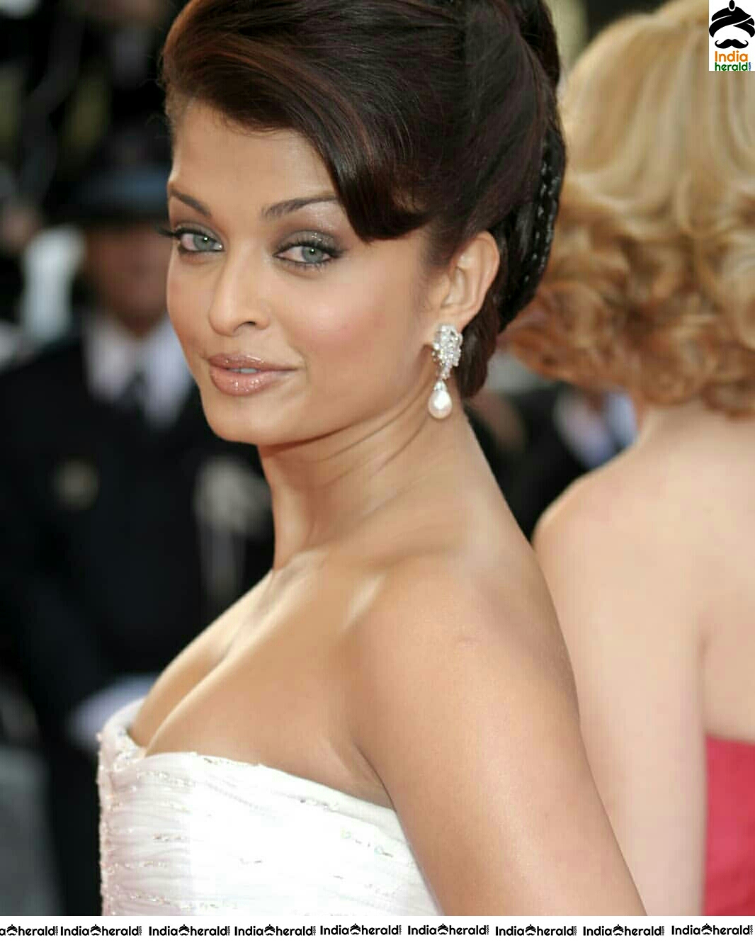 Aishwarya Rai Show Casing Massive Cleavage In White Dress