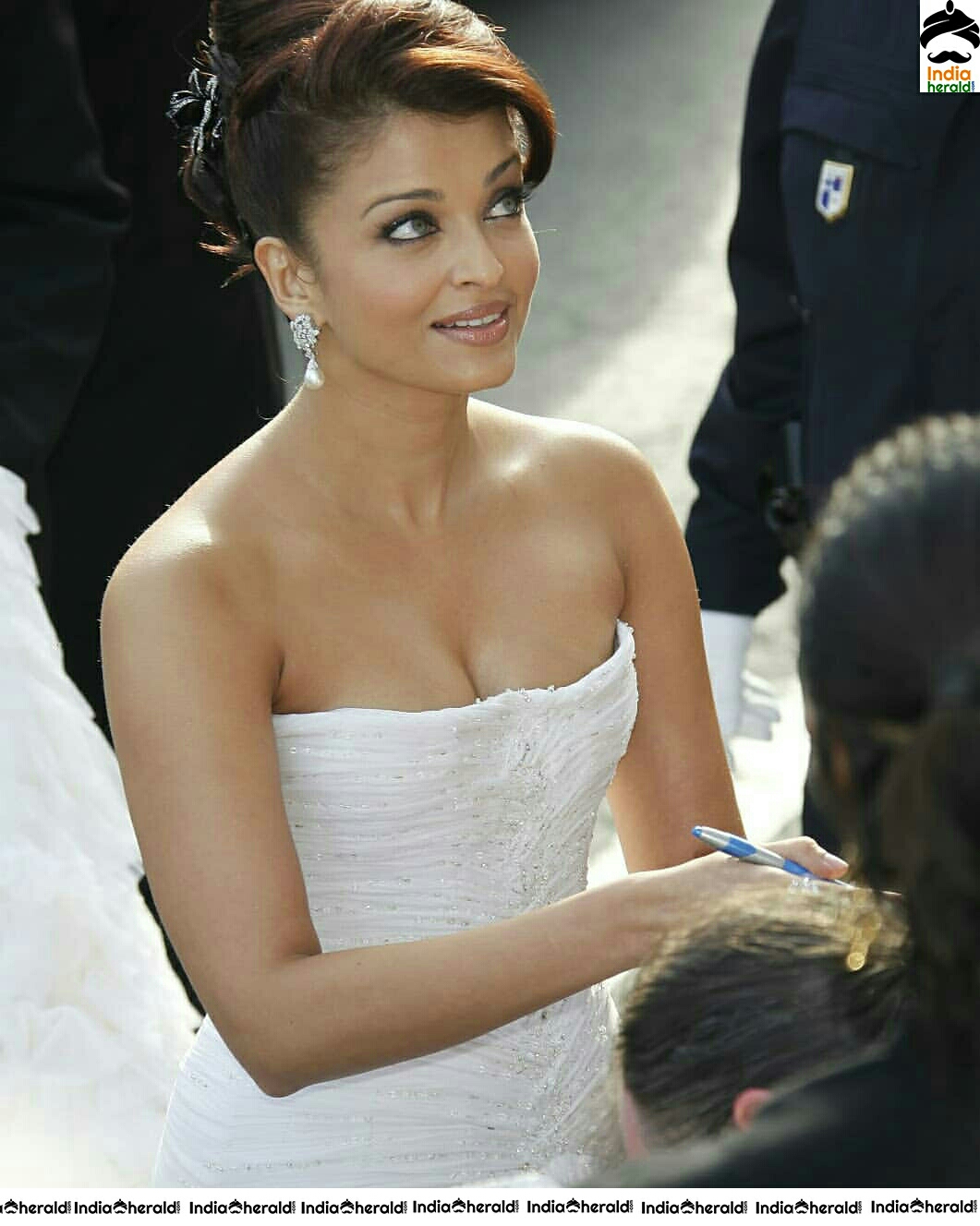 Aishwarya Rai Show Casing Massive Cleavage In White Dress