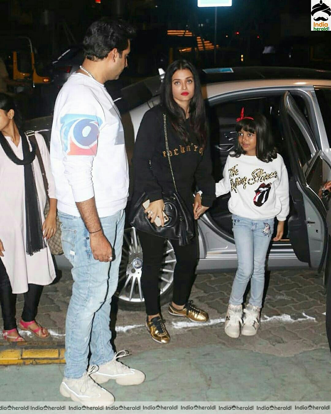 Aishwarya Rai spotted with her daughter and hubby at Mumbai Airport