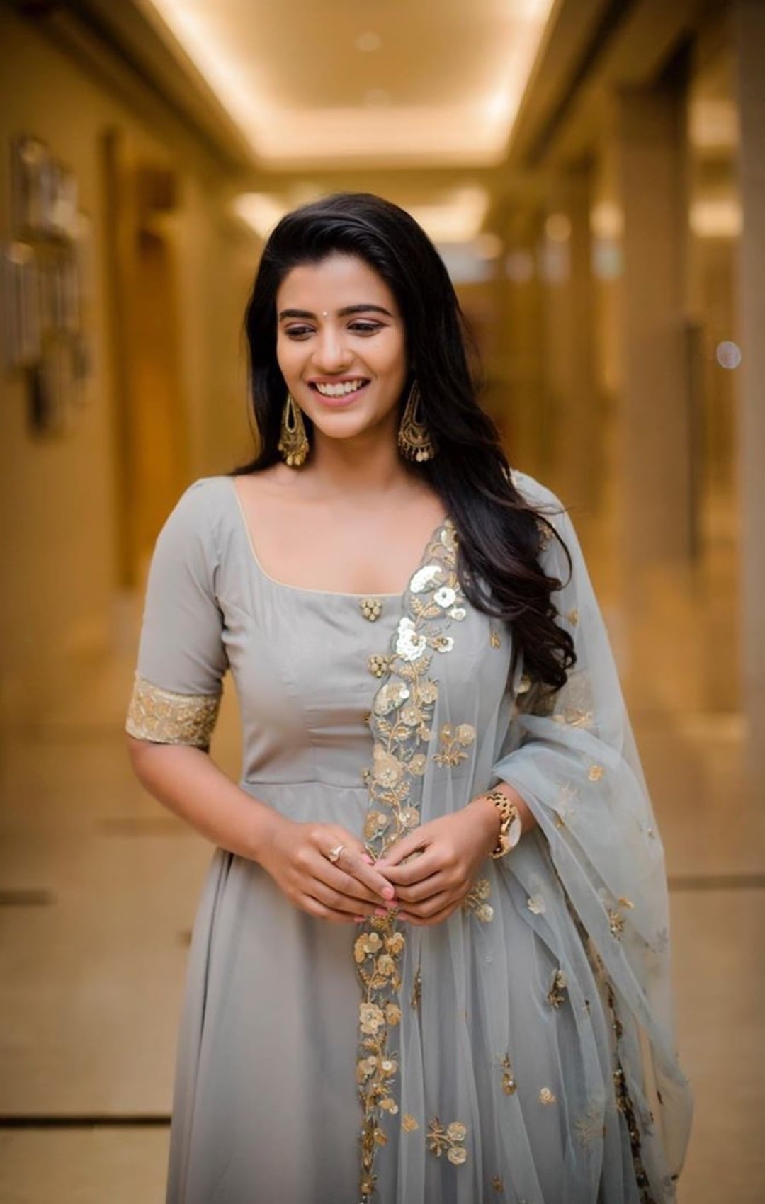 Aishwarya Rajesh Looking So Pretty In a Traditional Dress At Press Meet