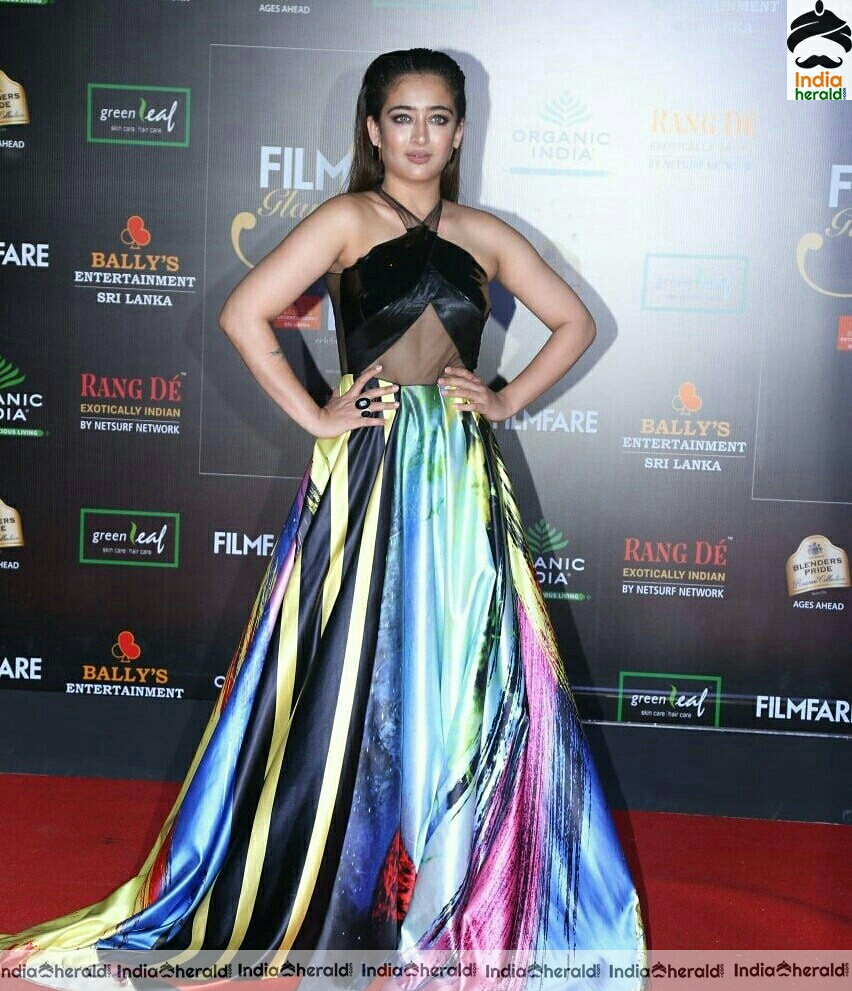 Akshara Haasan Hot HD Stills From Filmfare Glamour And Style Awards 2019 Red Carpet