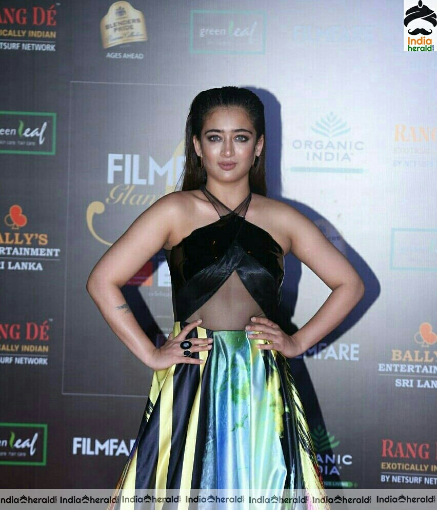 Akshara Haasan Hot HD Stills From Filmfare Glamour And Style Awards 2019 Red Carpet