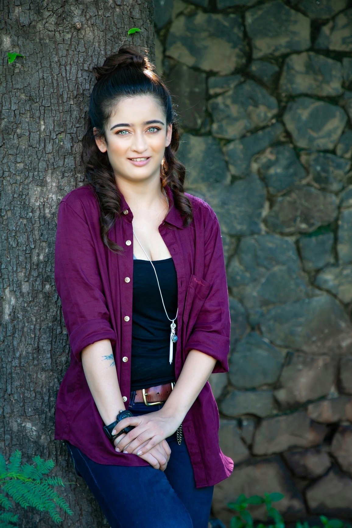 Akshara Haasan Hot Photo Shoot Stills Collection