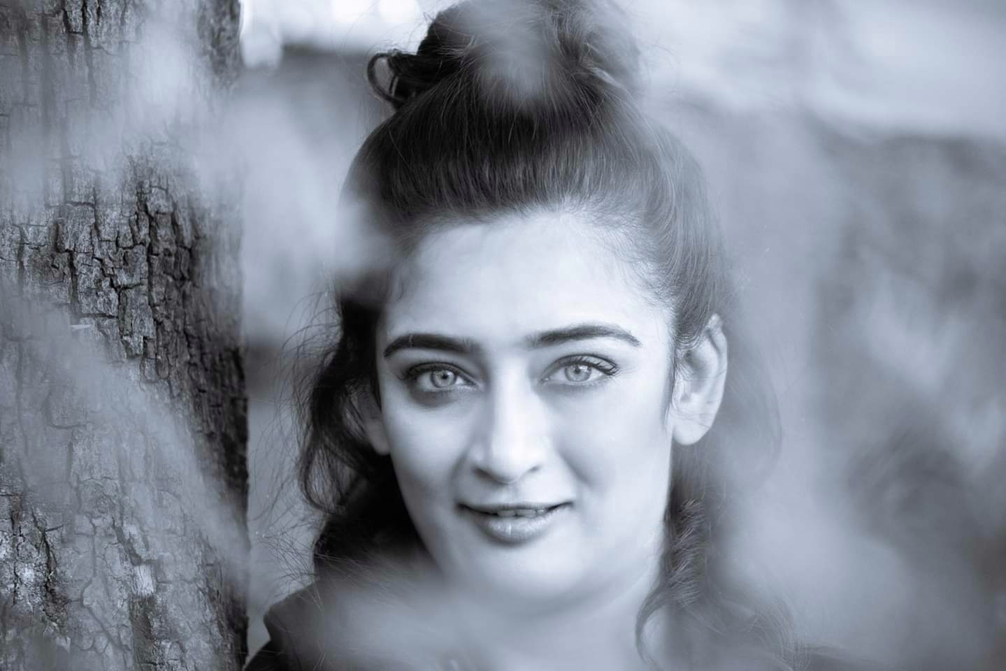 Akshara Haasan Hot Photo Shoot Stills Collection