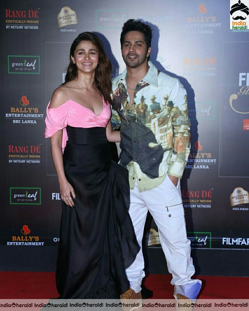 Alia Bhatt And Varun Dhawan Hot HD Stills From Filmfare Glamour And Style Awards 2019 Red Carpet