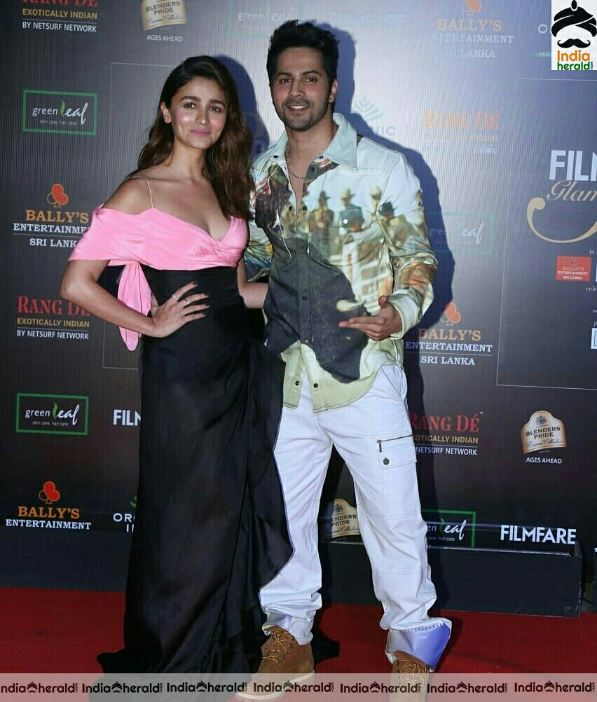 Alia Bhatt And Varun Dhawan Hot HD Stills From Filmfare Glamour And Style Awards 2019 Red Carpet