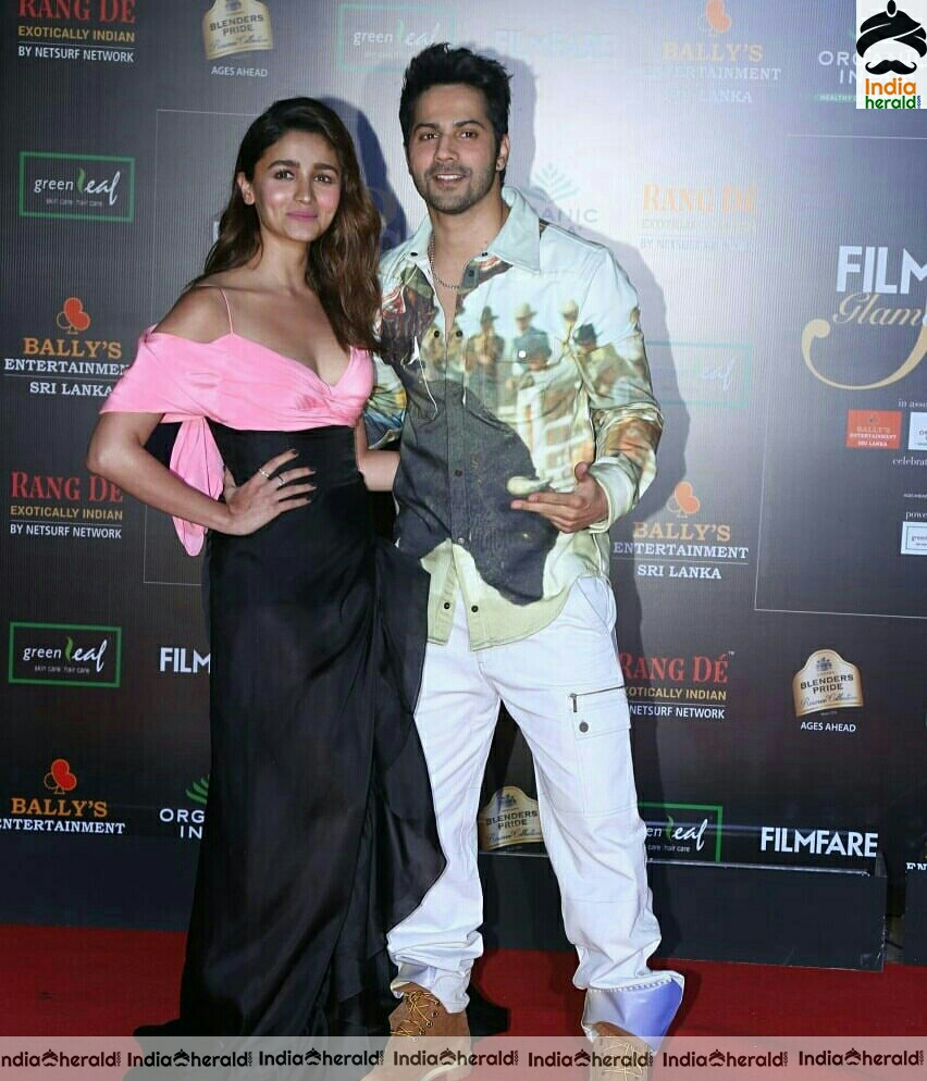 Alia Bhatt And Varun Dhawan Hot HD Stills From Filmfare Glamour And Style Awards 2019 Red Carpet