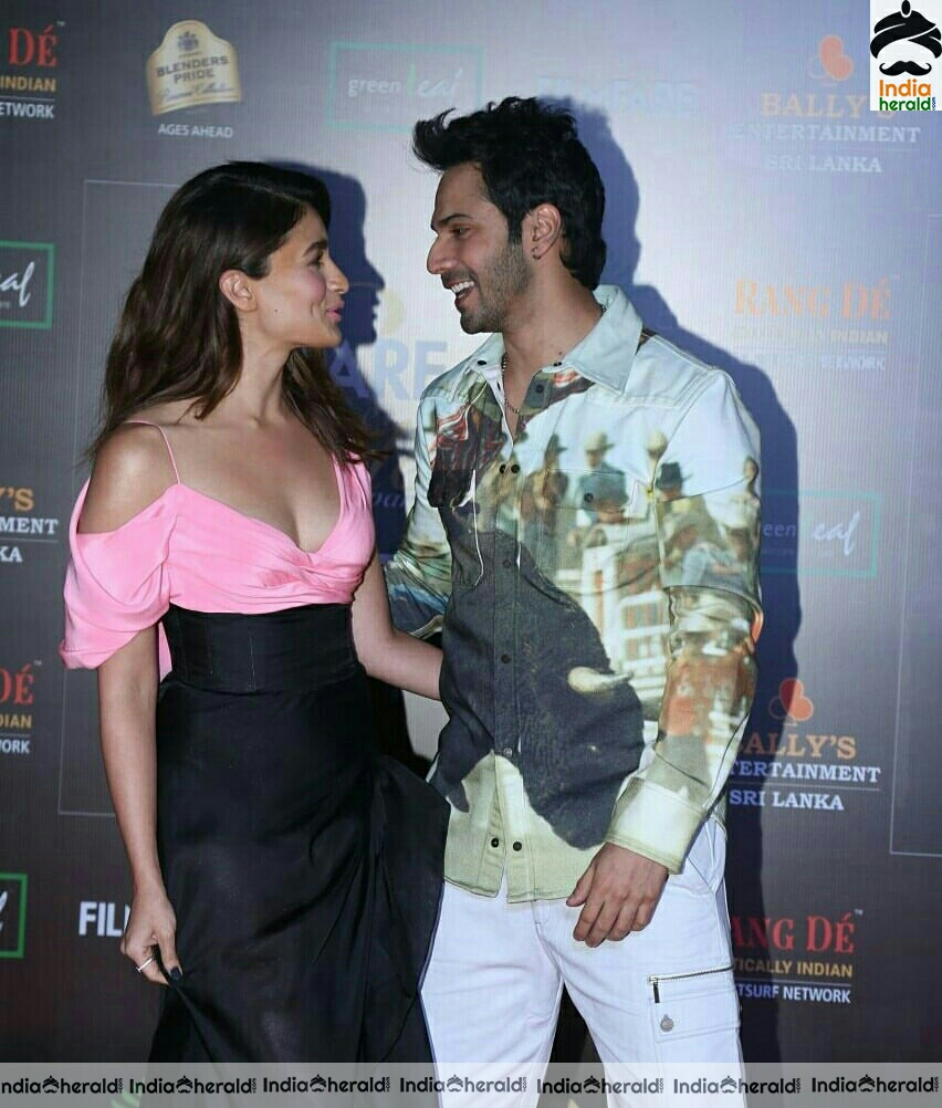 Alia Bhatt And Varun Dhawan Hot HD Stills From Filmfare Glamour And Style Awards 2019 Red Carpet