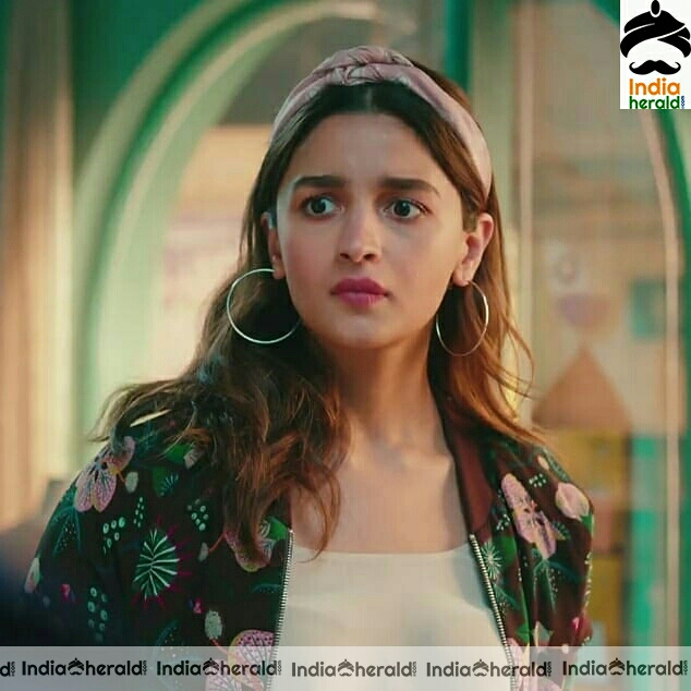 Alia Bhatt Cute Face Expression Stills