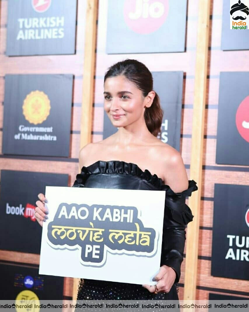 Alia Bhatt Hot At MAMI Awards 2019
