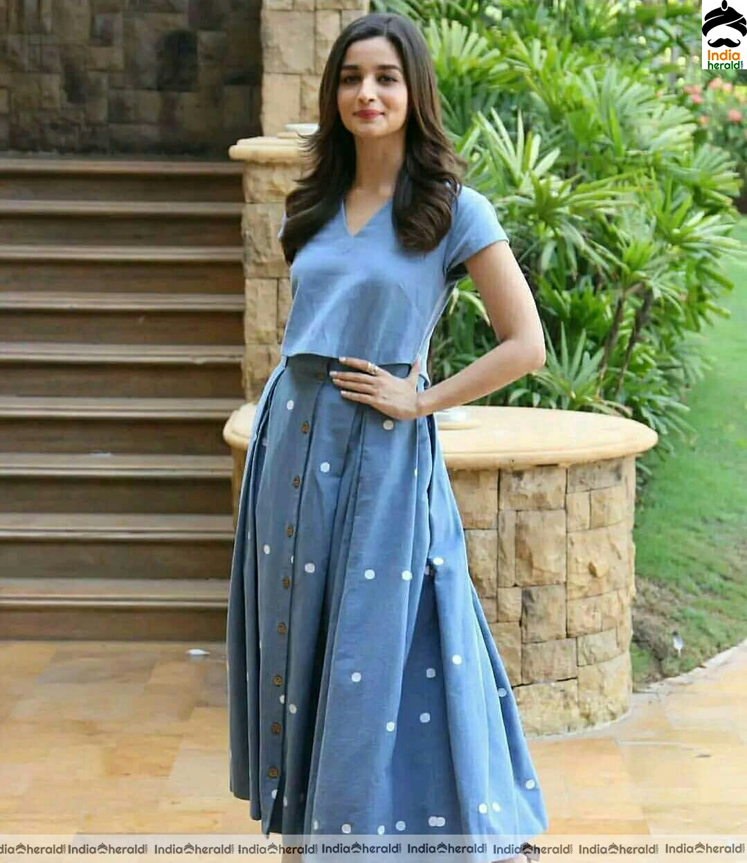 Alia Bhatt Hot In Blue Dress At Bandra