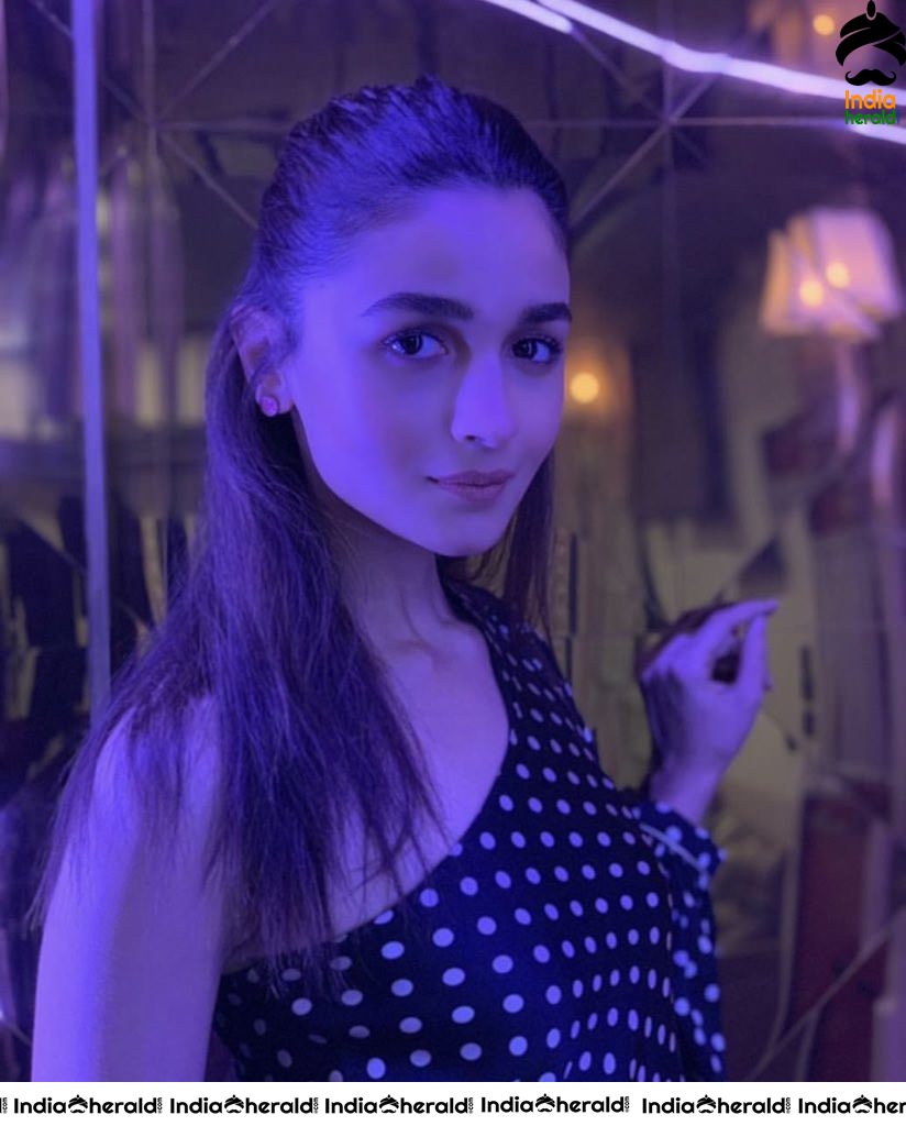 Alia Bhatt Hot Unseen Rare Photos Collection Set 1